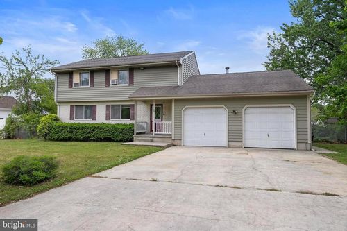 28 Memorial Dr, Barnegat, NJ, 08005-1505 | Card Image