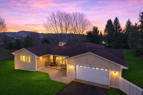 5529 Heritage Way, Traverse City, MI, 49685-8959 | Card Image