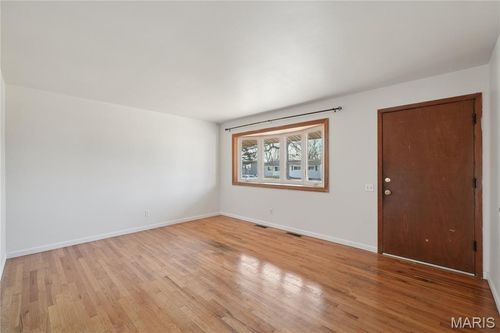 1565 Yaqui Dr, Florissant, MO, 63031-7411 | Card Image