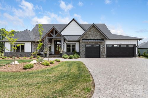 717 Daniel Circle Dr, Mills River, NC, 28759-0118 | Card Image