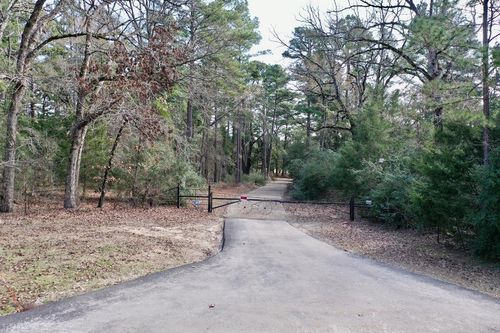 520 An County Road 414, Palestine, TX, 75803-1630 | Card Image