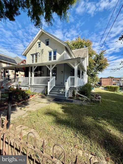 122 Cooper Ave, WOODLYNNE, NJ, 08107-2210 | Card Image