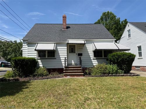 21203 Raymond St, Maple Heights, OH, 44137-2108 | Card Image