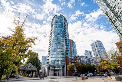 2303 - 58 Keefer Pl, Condo with 2 bedrooms, 2 bathrooms and 1 parking in Vancouver BC | Image 1