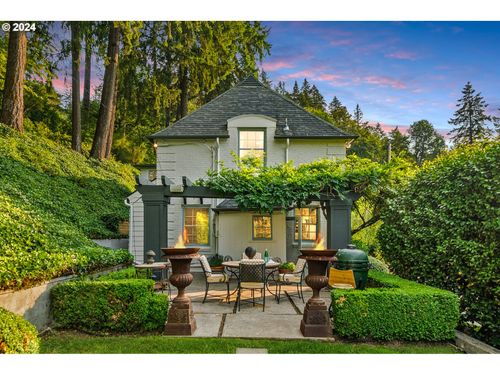 2934 Sw Montgomery Dr, Portland, OR, 97201-1677 | Card Image