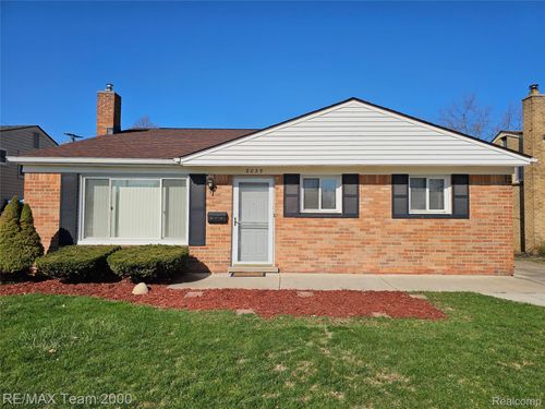 8035 Donna St, Westland, MI, 48185-1774 | Card Image