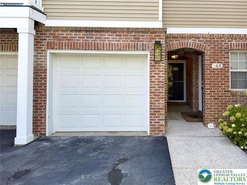 858 Nittany Ct, ALLENTOWN, PA, 18104-3464 | Card Image