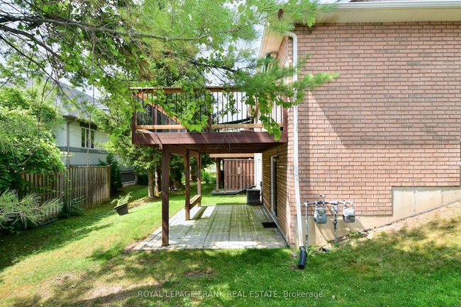 7 Village Cres, Condo with 3 bedrooms, 3 bathrooms and 1 parking in Peterborough ON | Image 32