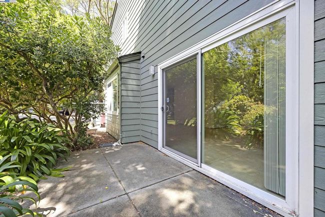127 Temescal Cir, Townhouse with 2 bedrooms, 2 bathrooms and null parking in Emeryville CA | Image 26