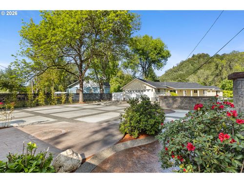 4081 Ne Douglas Ave, Roseburg, OR, 97470 | Card Image
