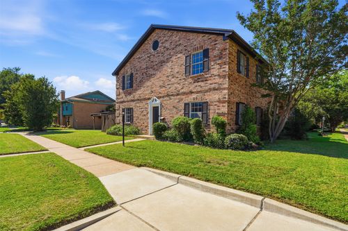 2319 St Gregory St, Arlington, TX, 76013-1373 | Card Image