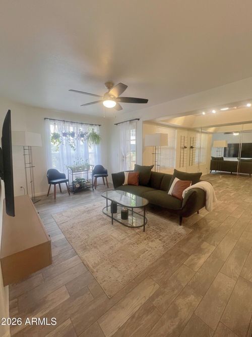 117-1333 E Morten Ave, Phoenix, AZ, 85020-4556 | Card Image