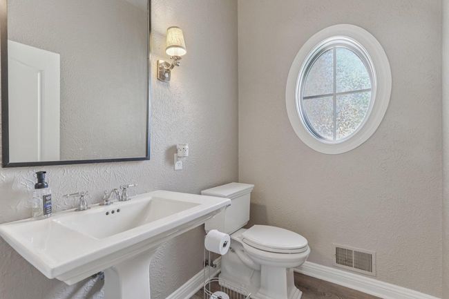 1601 Cedar Bend, House other with 5 bedrooms, 4 bathrooms and null parking in Hartland WI | Image 43