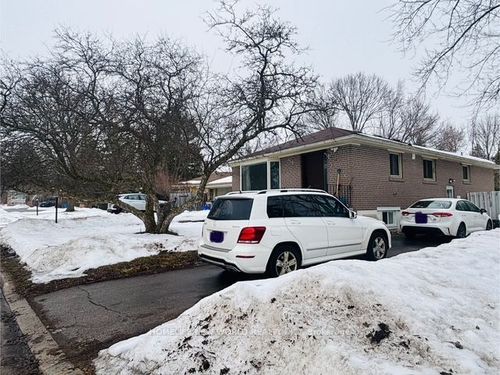 1 Ottawa Crt, Aurora, ON, L4G2Y6 | Card Image