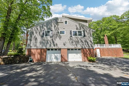 20 Old Farm Rd, Caldwell, NJ, 07006-4122 | Card Image