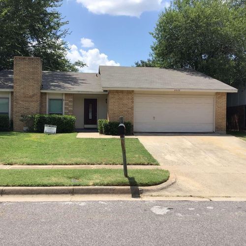 2622 Meadowview Dr, Arlington, TX, 76016-1425 | Card Image