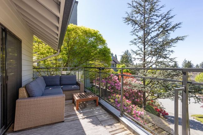 5728 Owl Court, Townhouse with 4 bedrooms, 2 bathrooms and 4 parking in North Vancouver BC | Image 17