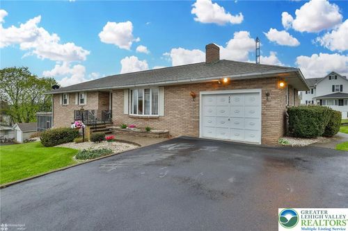 470 Division St, Bangor, PA, 18013-1804 | Card Image