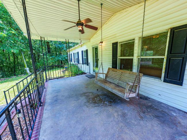 1041 Green Briar Cove Rd, House other with 4 bedrooms, 2 bathrooms and null parking in Union Grove AL | Image 4