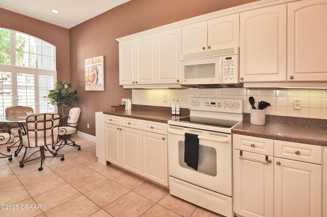 Kitchen to breakfast nook | Image 4