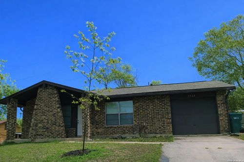 7526 Valley Oak St, Live Oak, TX, 78233-3125 | Card Image