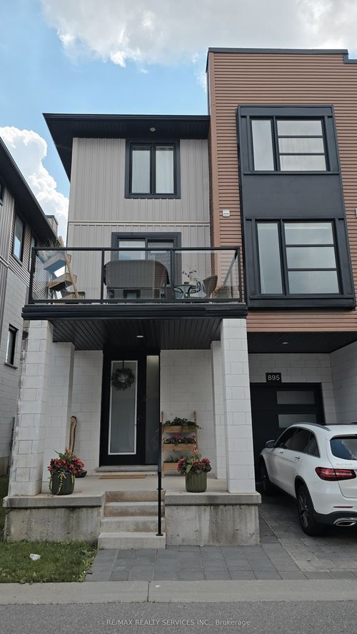 895 Sarnia Rd, London, ON, N6H0J7 | Card Image