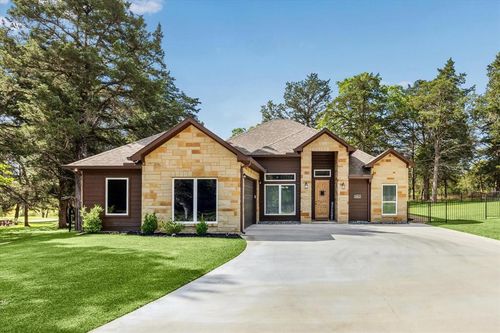 401 Saint Andrews Dr, New Ulm, TX, 78950-2025 | Card Image