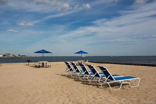 d2-333 Candee Ave, Sayville, NY, 11782-3039 | Card Image