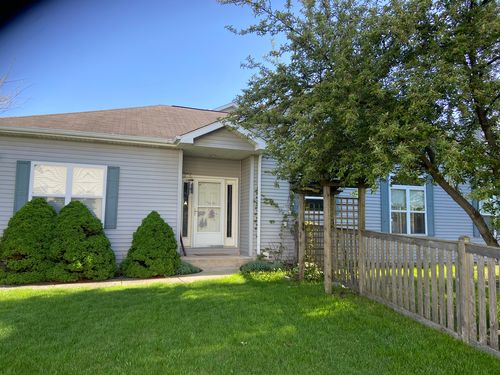 586 Chestnut Dr, Oswego, IL, 60543-9811 | Card Image