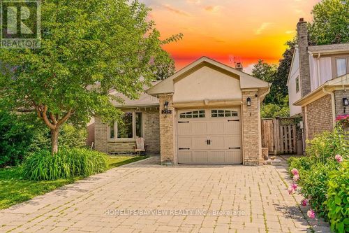 215 Weldrick Road W, Richmond Hill (North Richvale), ON, L4C5J2 | Card Image