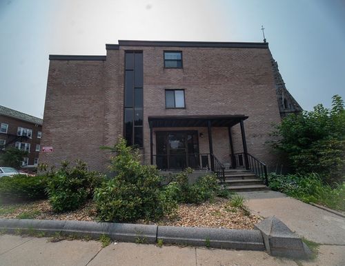 apt-204-154 High St, Medford, MA, 02155-3833 | Card Image