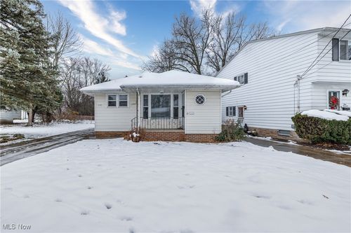 110 Talbot Dr, Bedford, OH, 44146-2864 | Card Image