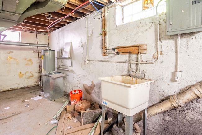 17550 Ohio St, House other with 3 bedrooms, 2 bathrooms and null parking in Detroit MI | Image 25