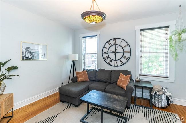 Front living room. | Image 13