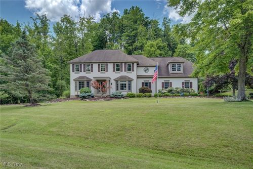 18367 Cranberry Ridge Ln, Chagrin Falls, OH, 44023-4811 | Card Image