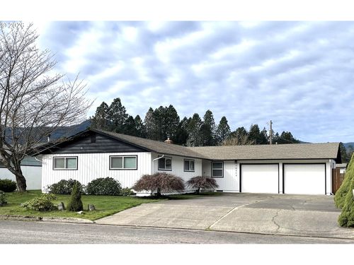 76484 Portal Dr, Oakridge, OR, 97463-9709 | Card Image