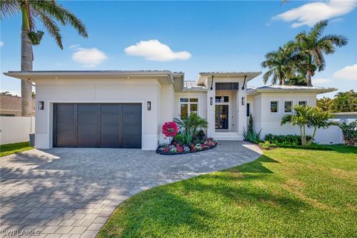 766 95th Ave N, Naples, FL, 34108-2457 | Card Image
