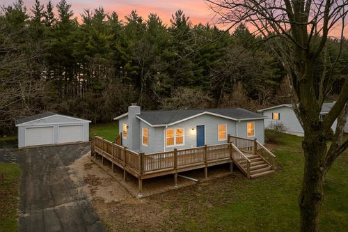 W2252 Spring Lake Road, Green Lake, WI, 53946 | Card Image