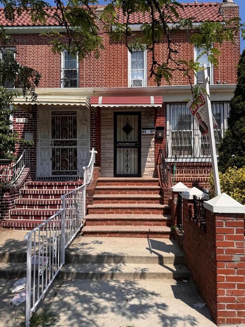 3127 84th St, East Elmhurst, NY, 11370-1924 | Card Image