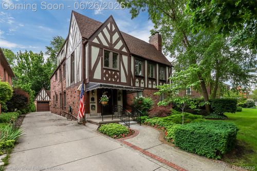 764 Harcourt Rd, Grosse Pointe Park, MI, 48230-1832 | Card Image