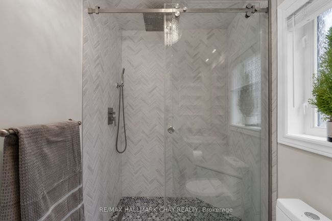 383 Hewitt Cir, House other with 3 bedrooms, 3 bathrooms and 4 parking in Newmarket ON | Image 24
