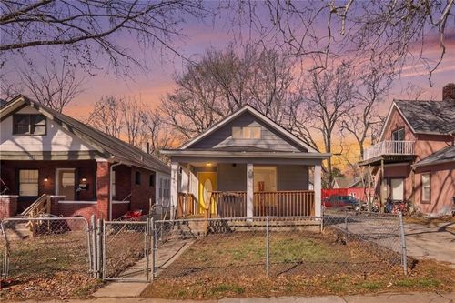 3308 Tracy Ave, Kansas City, MO, 64109-1949 | Card Image