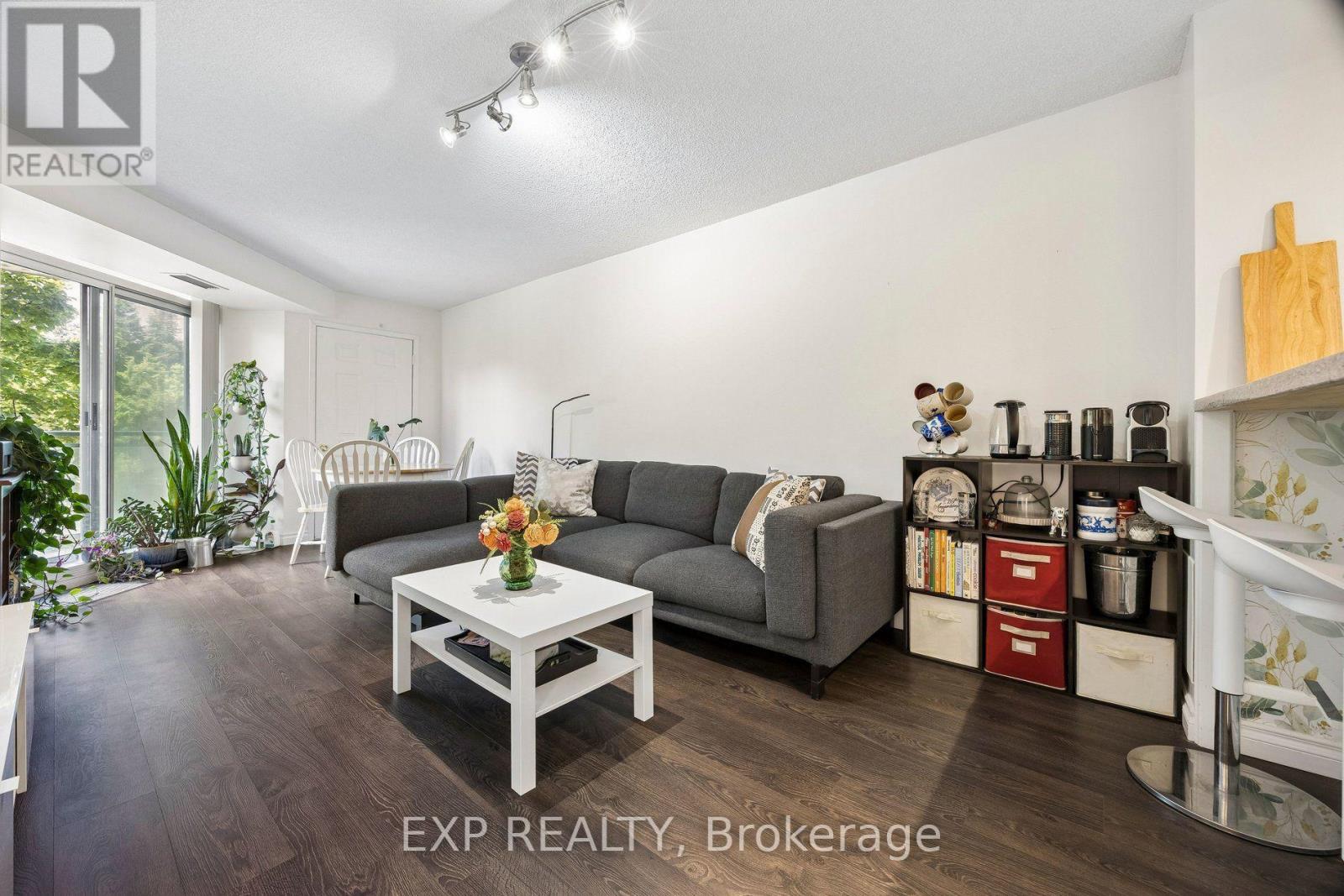 Residential in Toronto (Mimico) 4