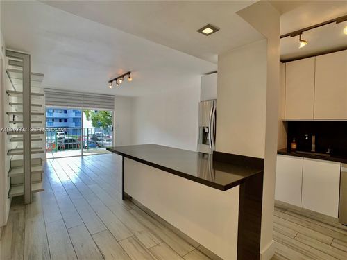 212-9360 Fontainebleau Blvd, Miami, FL, 33172-5600 | Card Image