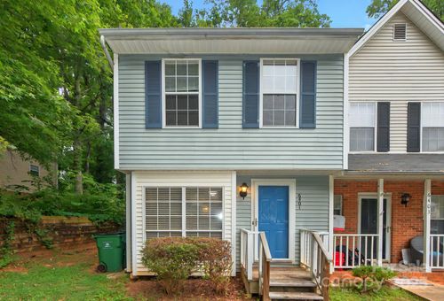 6401 Windsor Gate Ln, Charlotte, NC, 28215-4266 | Card Image