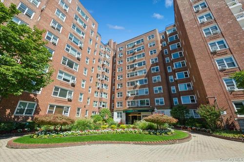 apt-312-11045 Queens Blvd, Forest Hills, NY, 11375-5502 | Card Image