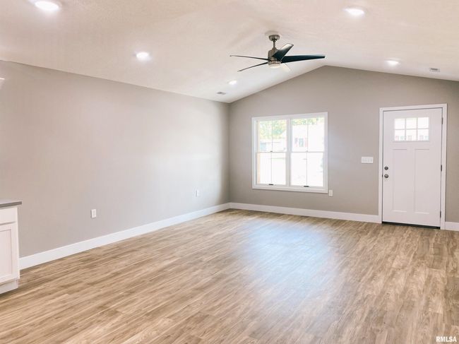 1203 E Reeves St, House other with 3 bedrooms, 2 bathrooms and null parking in Marion IL | Image 8
