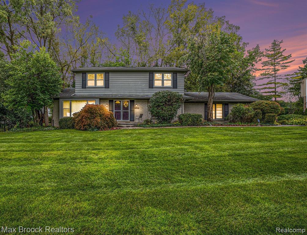 2668 Douglas Drive, For Sale in Bloomfield Twp Zoocasa