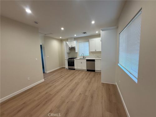 8412 Etiwanda Ave, Northridge, CA, 91325-3710 | Card Image