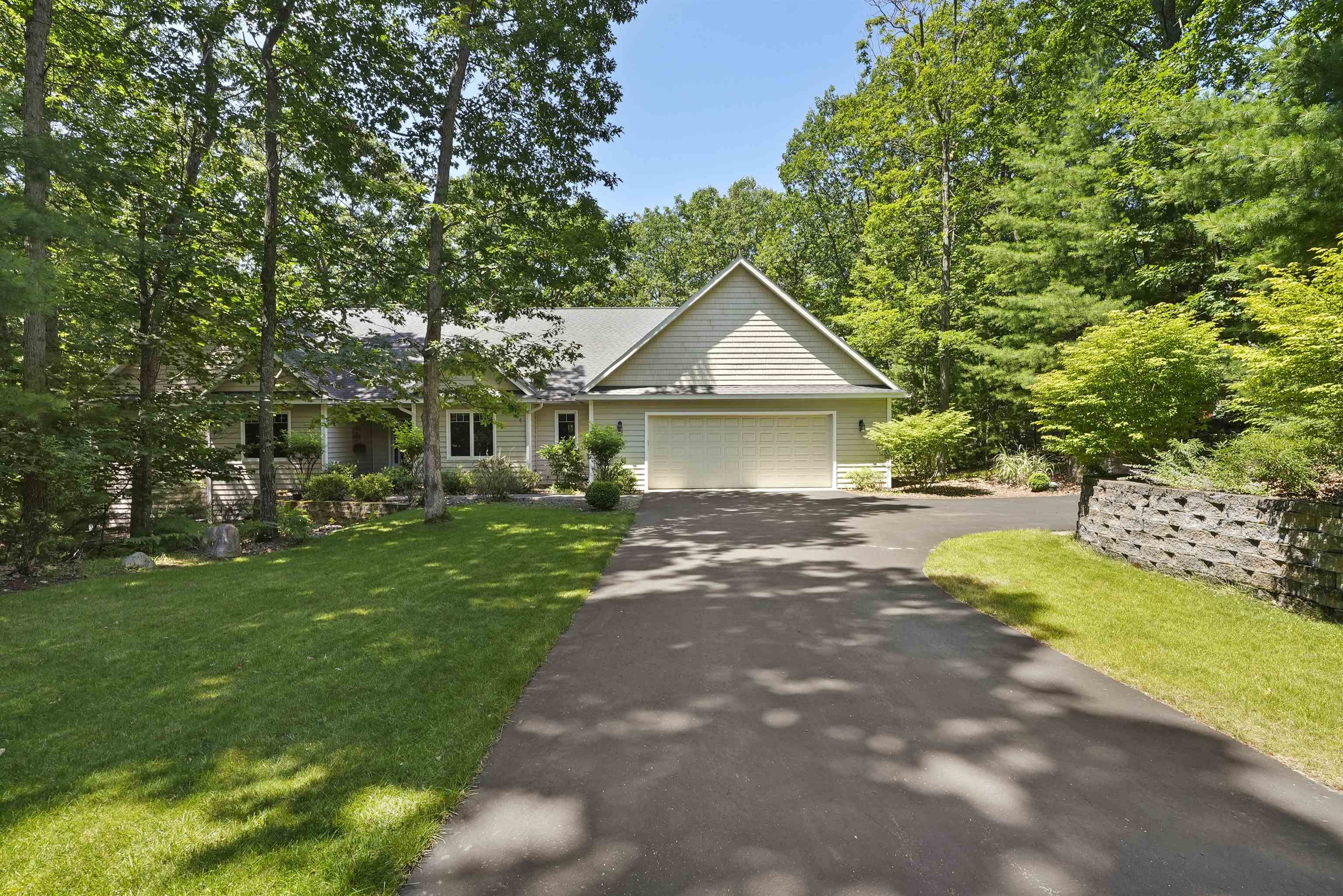 Williamston Ct, Williamsburg, MI 49690